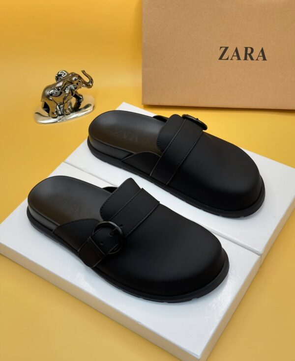 Zara Men’s Clog – Modern Casual Footwear