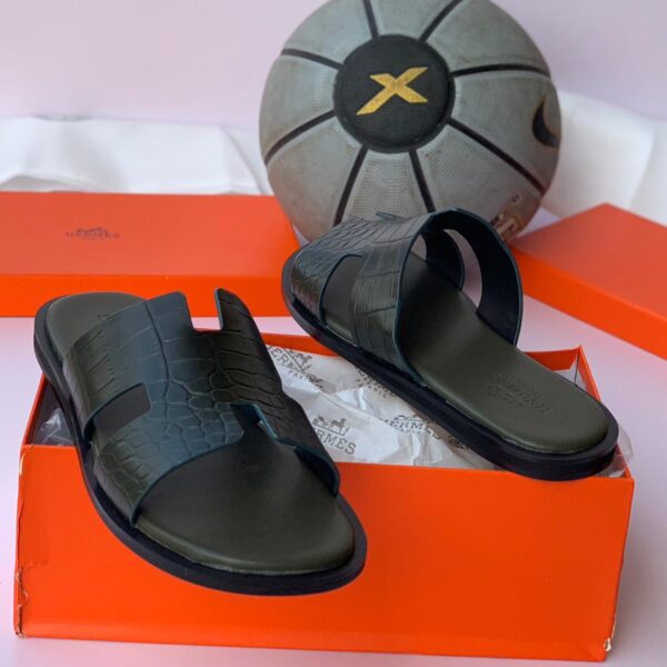 Hermès Izmir Sandals – Dark Green Luxury Leather
