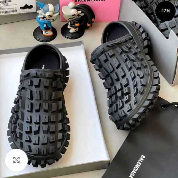Black Chunky Rubber Bouncer Clogs