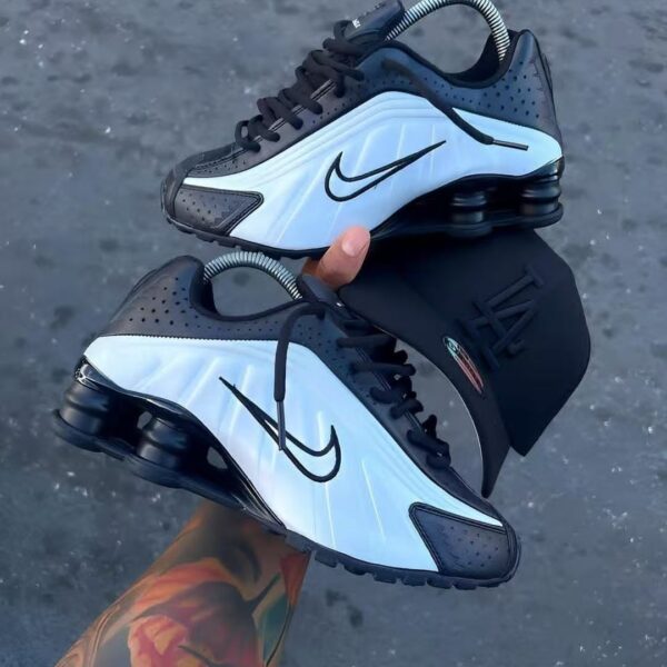 Nike Shox R4 Black Metallic Silver Sneakers