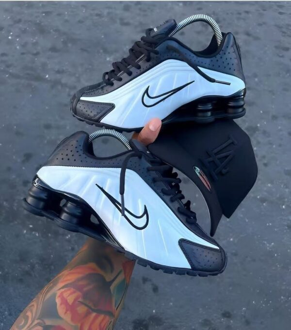 Nike Shox R4 Black Metallic Silver Sneakers